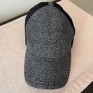 BRAND NEW Lululemon Black and White BALLER HAT